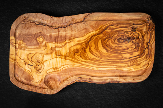 Planche rustique de service avec rigole et récupérateur de jus